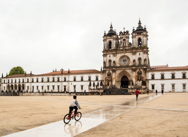 https://www.ricardoloureiro.com/files/gimgs/th-75_RICARDO_LOUREIRO_GONÇALO_BYRNE_MOSTEIRO_DE_ALCOBAÇA_1.jpg